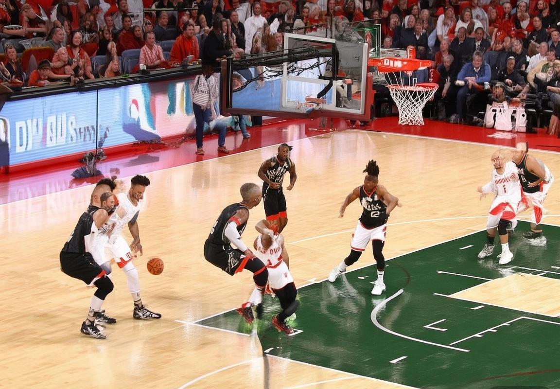 2019年NBA火箭VS雄鹿巅峰对决：精彩瞬间回顾(图2)